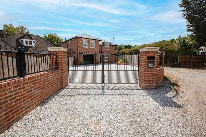 2 Bedroom Detached House For Sale In Barton Lane, Armthorpe, Doncaster, DN3