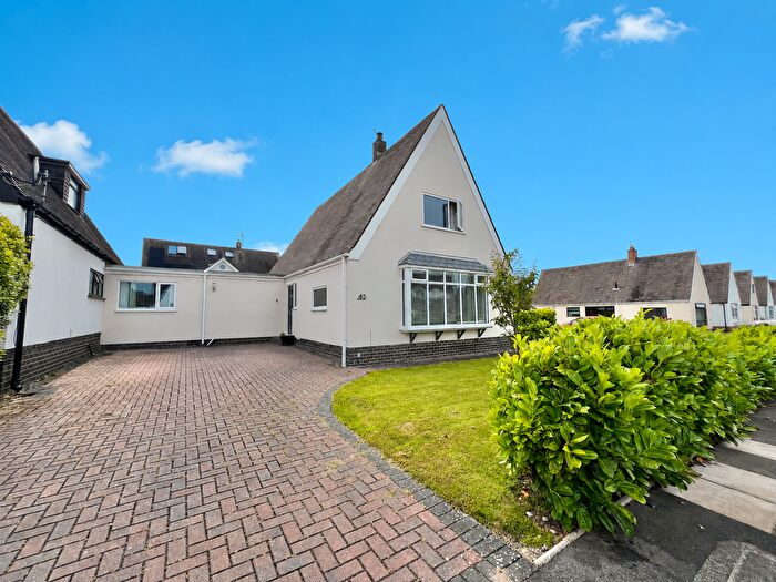4 Bedroom Link Detached House For Sale In Levens Drive, Poulton-Le-Fylde, FY6