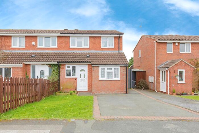 3 Bedroom Semi-Detached House For Sale In The Poppins, Leicester, LE4