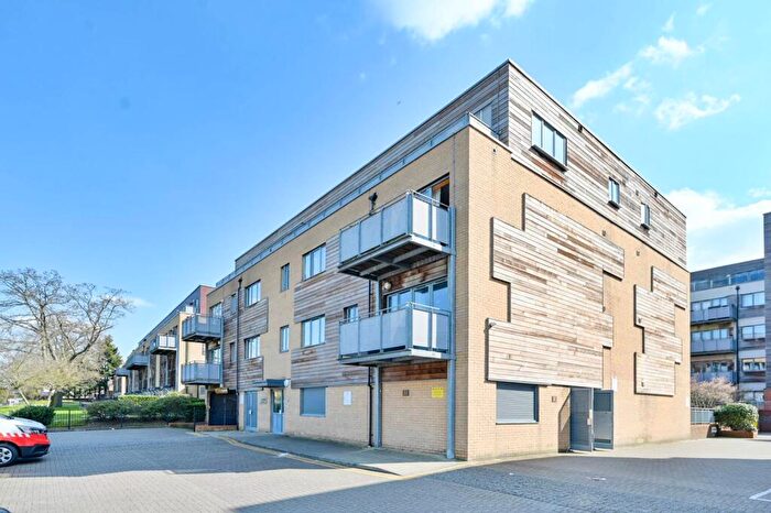 2 Bedroom Flat To Rent In Agate Close, Acton, London, NW10