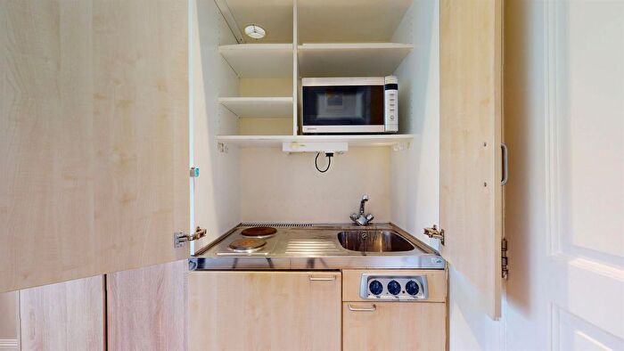 Studio To Rent In Courtfield Gardens, London, SW5