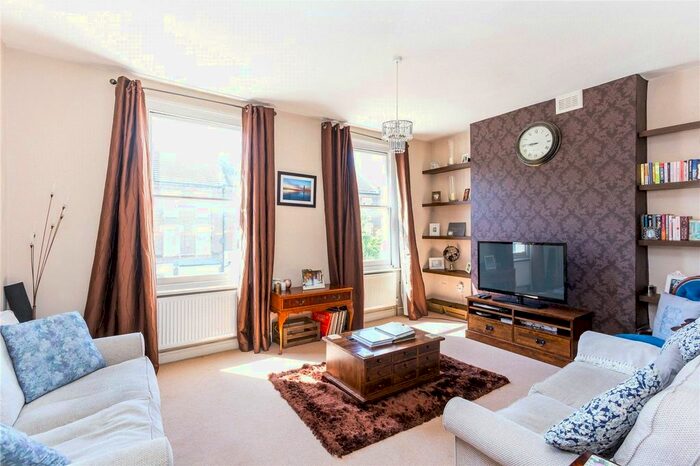 2 Bedroom Flat To Rent In St Thomas's Road, London, N4
