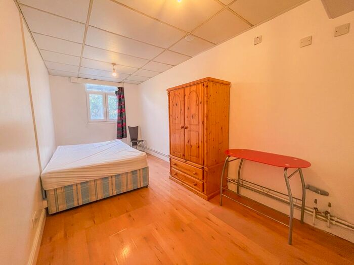 Studio To Rent In Kember Street, Islington, London, N1