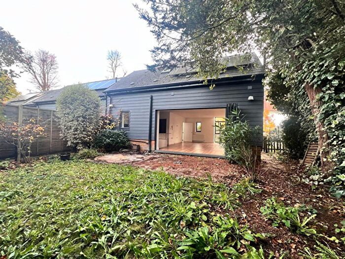 2 Bedroom Detached House To Rent In Edeleny Close, London, N2