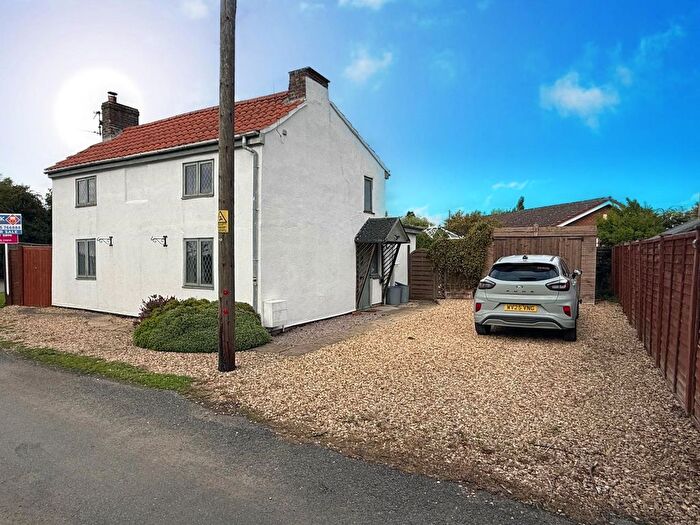 2 Bedroom Detached House For Sale In Bacons Lane, Pinchbeck, Spalding, PE11