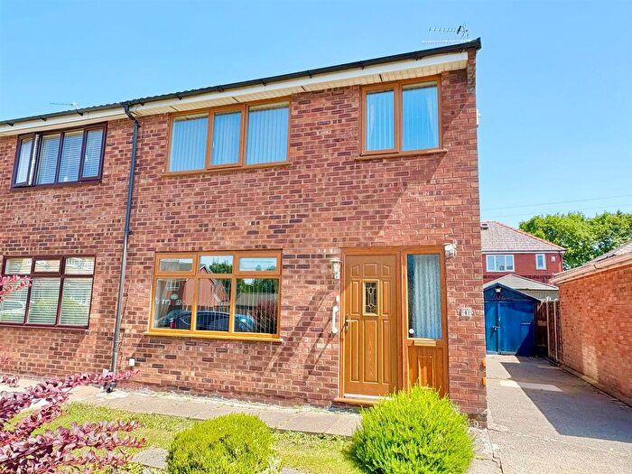 3 Bedroom Semi-Detached House For Sale In Ramsey Close, Atherton, M46