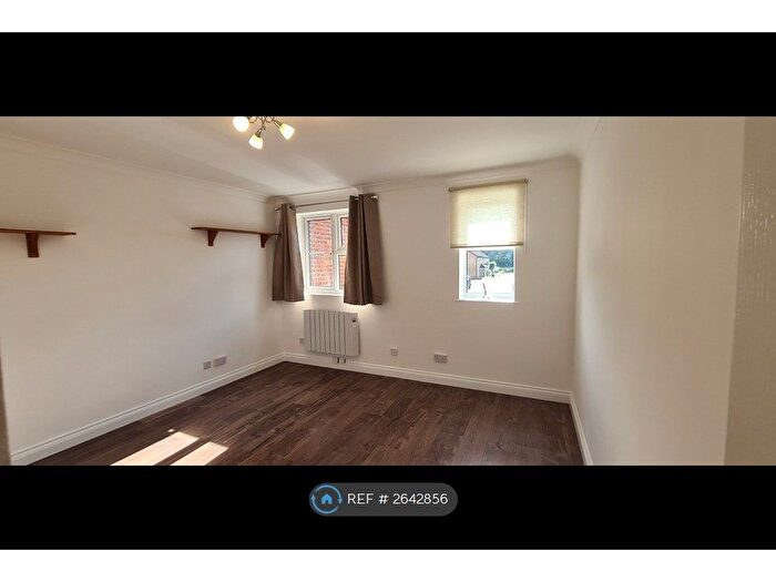 1 Bedroom Flat To Rent In Bersham Lane, Badgers Dene, Grays, RM17