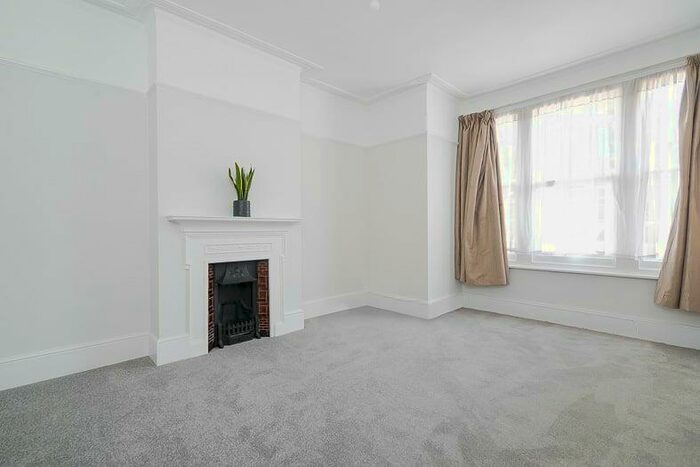 2 Bedroom Flat To Rent In Ashleigh Road, SW14