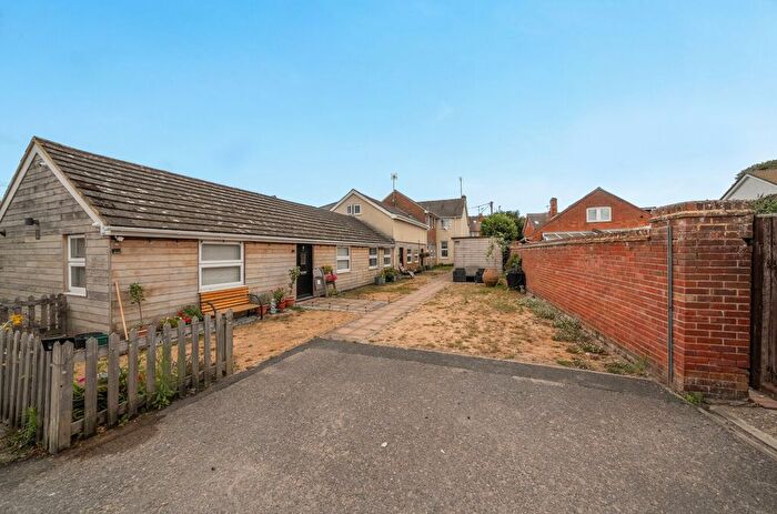 2 Bedroom Flat For Sale In Hollow Lane, Shinfield, Reading, RG2