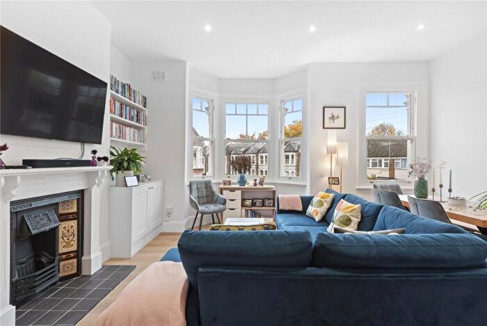 3 Bedroom Apartment To Rent In Gosberton Road, London, SW12