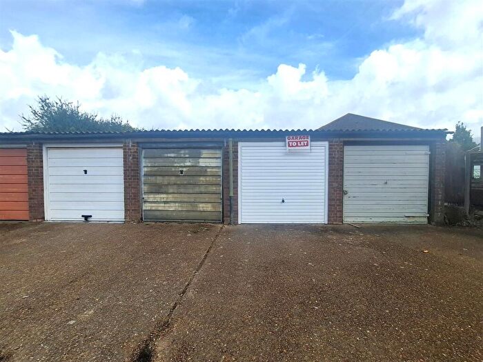 Garage / Parking To Rent In West Way, Wick, Littlehampton, BN17