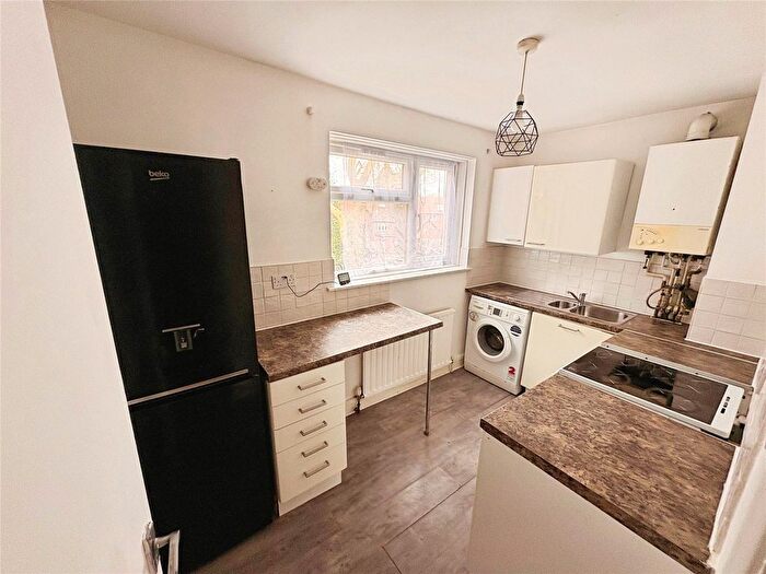 2 Bedroom Flat To Rent In Larches Lane, Wolverhampton, West Midlands, WV3