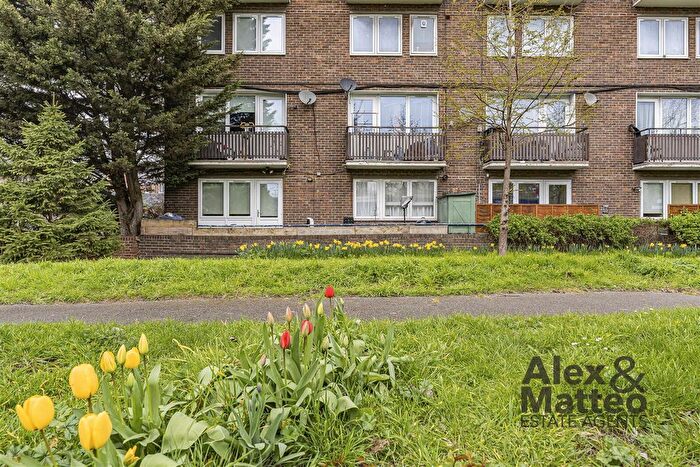 3 Bedroom Property To Rent In Wickfield House, Bermondsey, SE16