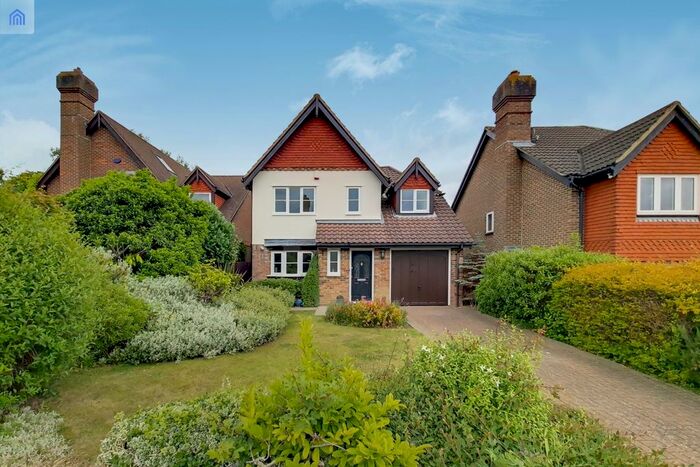 4 Bedroom Detached House To Rent In Heatherfold Way, Pinner, HA5