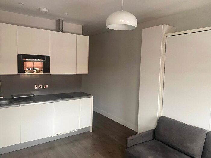 Apartment To Rent In Bethnal Green Road, London, E2