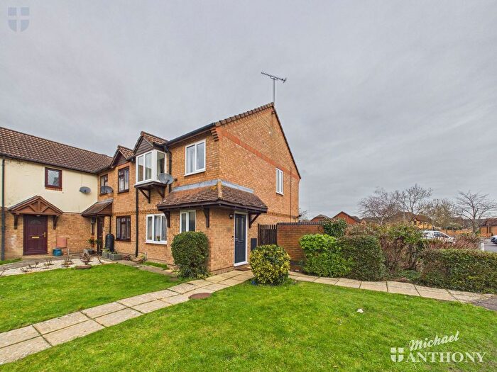 3 Bedroom End Terrace House For Sale In Rickard Close, Aylesbury, HP21