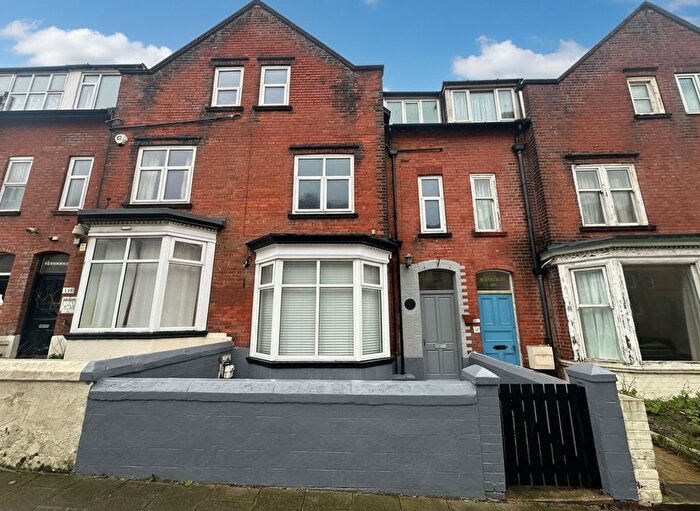 7 Bedroom Terraced House For Sale In North Marine Road, Scarborough, YO12