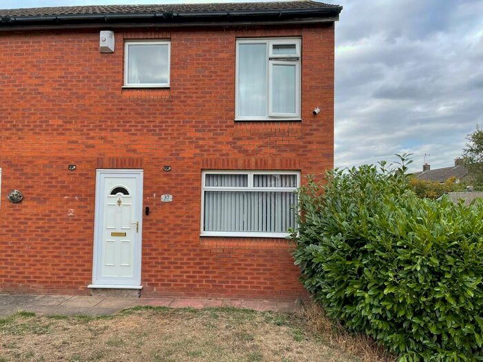 3 Bedroom House To Rent In Vale View, Nuneaton, CV10