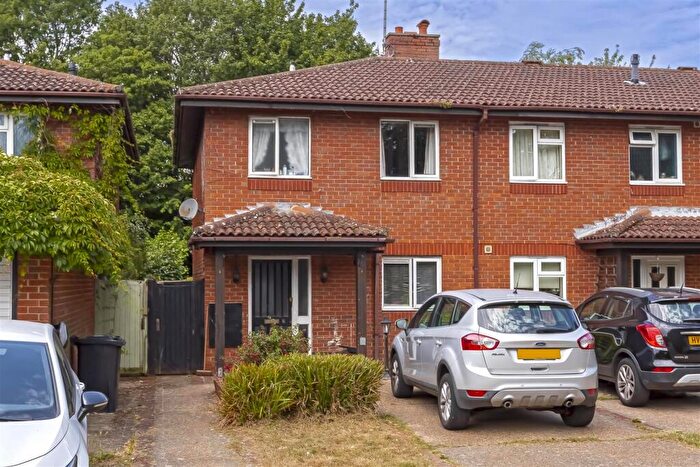 3 Bedroom End Of Terrace House For Sale In Ashburnham Close, Worthing, BN13