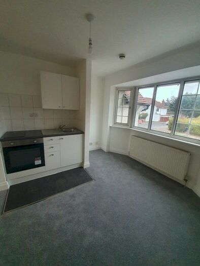 Studio To Rent In The Vale, Golders Green NW11