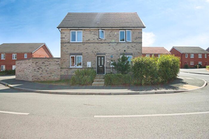 3 Bedroom Detached House For Sale In Fullarton Avenue, Warwick, CV34