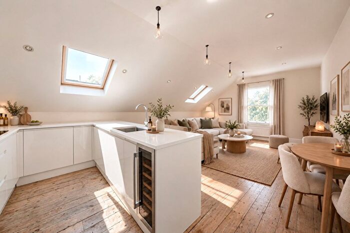 2 Bedroom Flat To Rent In Montpelier Avenue, Ealing, London, W5