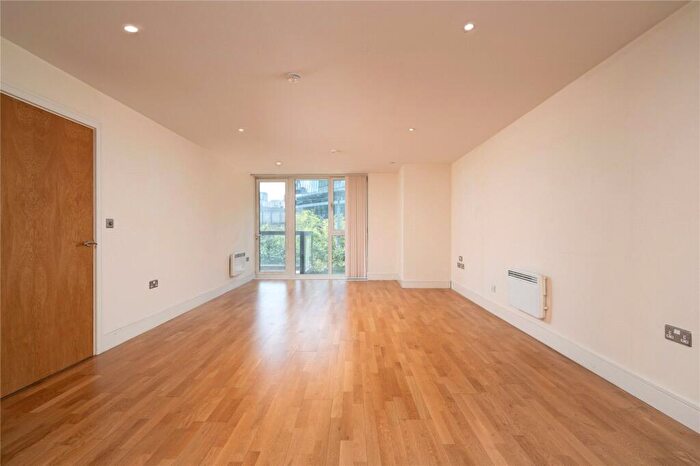 2 Bedroom Apartment To Rent In Drayton Park, London, N5