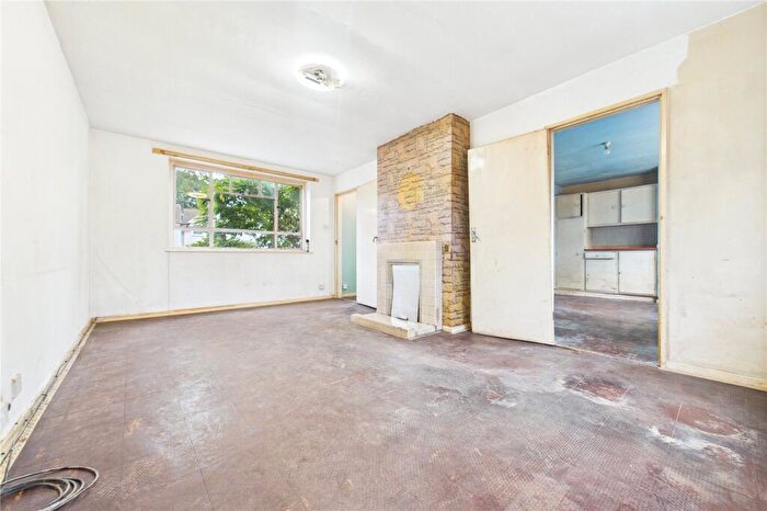 3 Bedroom Semi-Detached House For Sale In Abbots Road, Burghfield Common, Reading, RG7