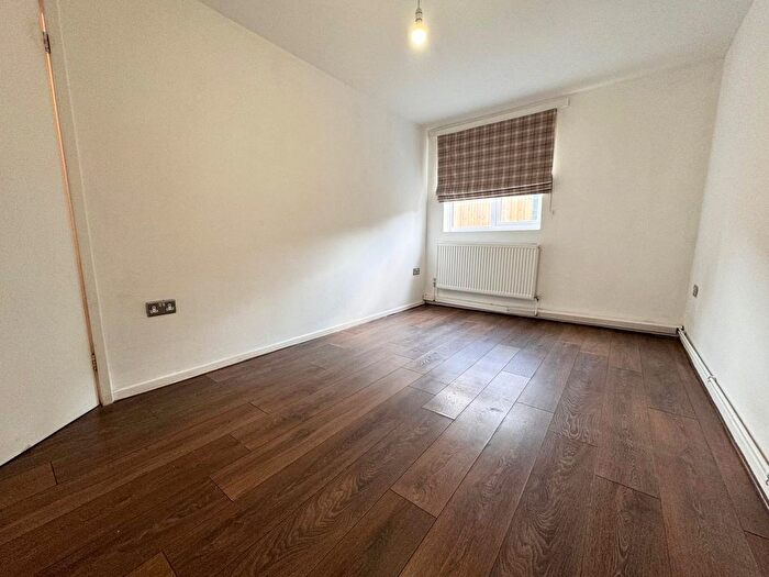 2 Bedroom Flat To Rent In Loxton Drive, Twerton, Bath, BA2