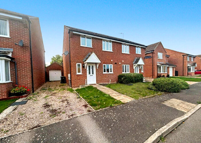 3 Bedroom Semi-Detached House For Sale In Red Barn, Peterborough, PE7