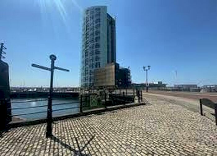 2 Bedroom Apartment To Rent In Alexandra Tower, Liverpool., L3