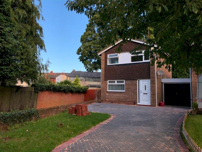 3 Bedroom Detached House To Rent In Oak Street, Merridale, Wolverhampton, WV3
