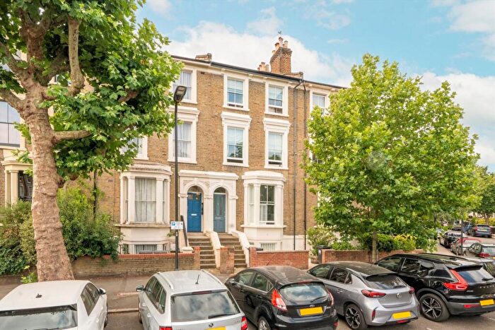 3 Bedroom Flat To Rent In Lauriston Road, Victoria Park, E9