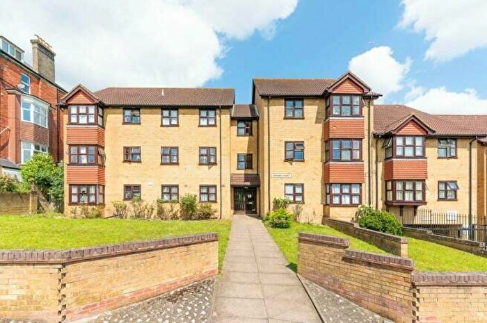 2 Bedroom Apartment To Rent In Keepers Court, Warham Road, South Croydon, London, CR2