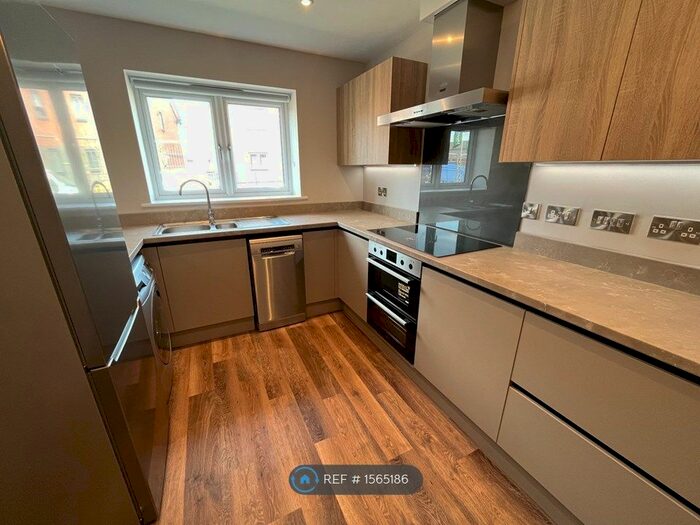 3 Bedroom Semi-Detached House To Rent In Hutchings Drive, Exeter, EX1