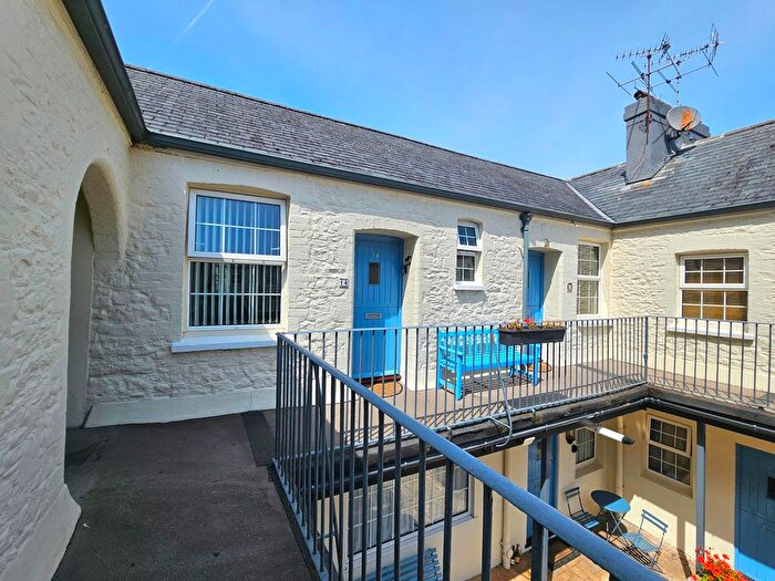 2 Bedroom Flat To Rent In Trinity Hill, Torquay, TQ1
