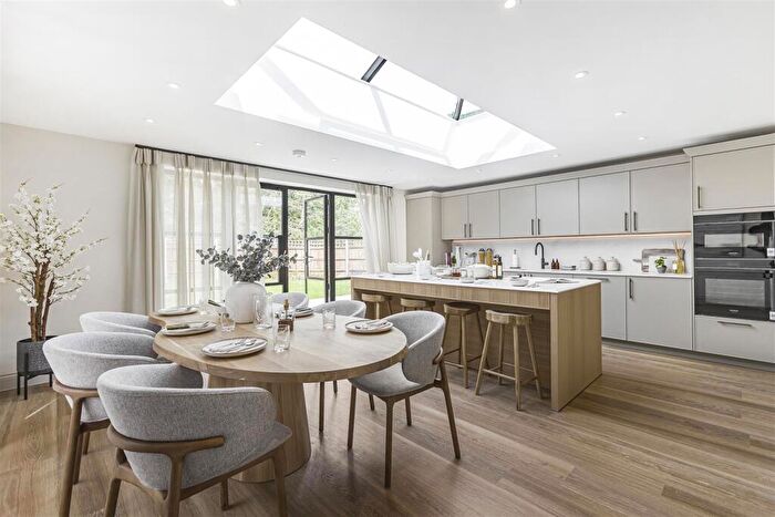 4 Bedroom Detached House For Sale In Cherry Grive, Oakbourne, Andrews Lane, Goffs Oak, EN7