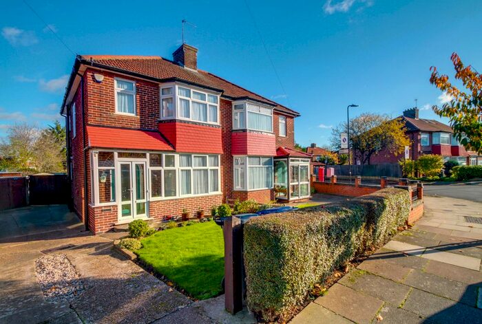 3 Bedroom Semi-Detached House To Rent In Oakwood Crescent, Greenford, UB6