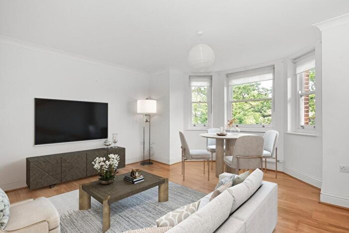 2 Bedroom Flat To Rent In Dulwich Wood Park, Crystal Palace, London, SE19