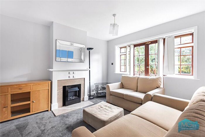 3 Bedroom Terraced House To Rent In The Causeway, East Finchley, London, N2