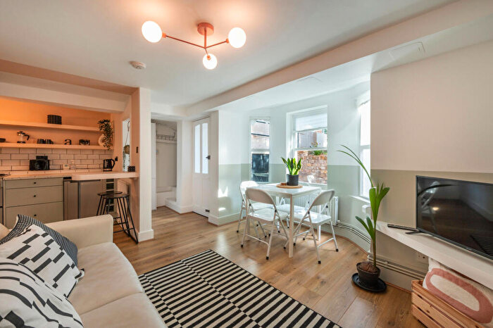 4 Bedroom Flat To Rent In Pepys Road, London, SE14