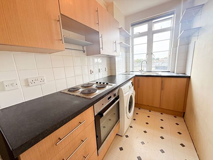 1 Bedroom Flat For Sale In Balham High Road, London, SW17