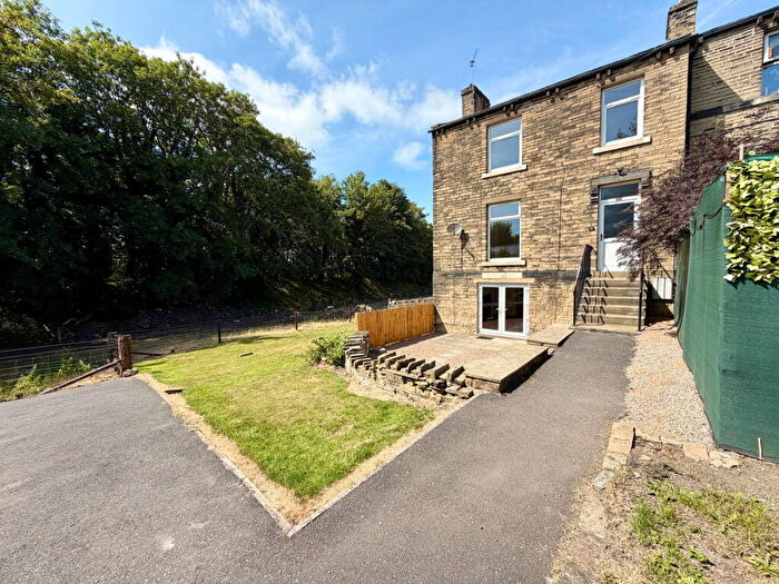 3 Bedroom End Of Terrace House For Sale In Fenay Bridge Road, Fenay Bridge, Huddersfield, HD8