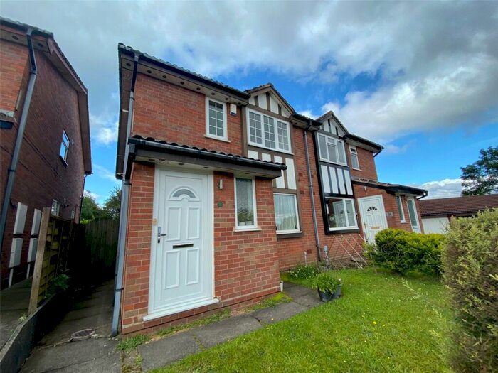 2 Bedroom Flat To Rent In Shelley Drive, Sutton Coldfield, West Midlands, B74