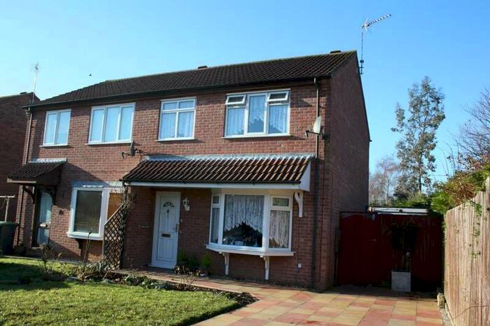 3 Bedroom Semi-Detached House To Rent In Sandhurst Crescent, Sleaford, Lincolnshire, NG34