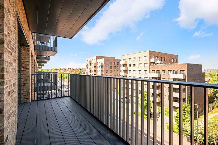 2 Bedroom Flat To Rent In Anax Street London, N4
