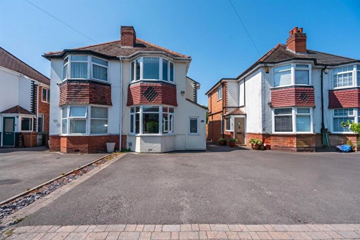3 Bedroom Semi-Detached House For Sale In Marshall Lake Road, Shirley, Solihull, B90