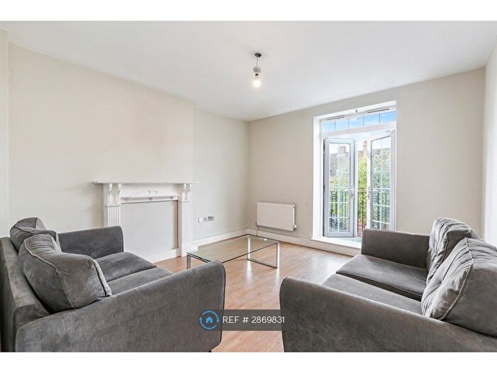 4 Bedroom Flat To Rent In Sandon House, London, SW2
