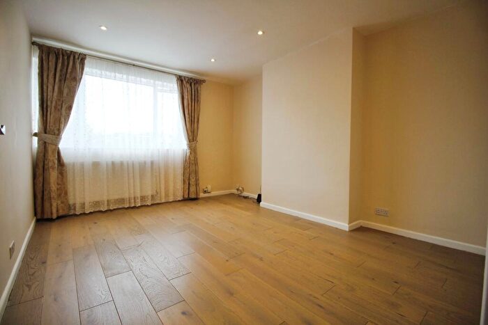 2 Bedroom Maisonette To Rent In Allandale Road, Enfield, EN3
