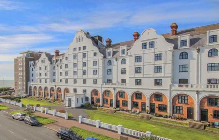 3 Bedroom Apartment To Rent In Dolphin Lodge, Grand Avenue, BN11